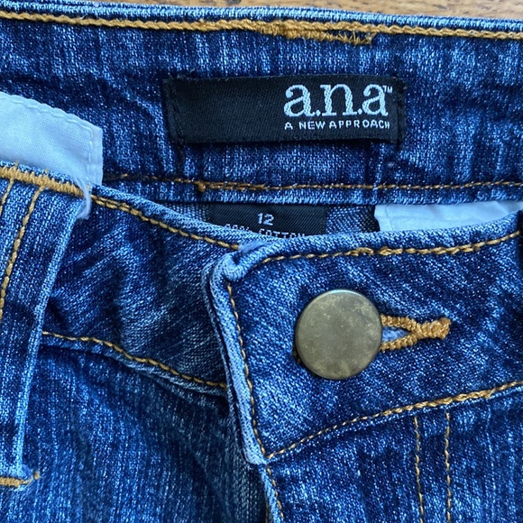 Shorts - Picture 2 of 4